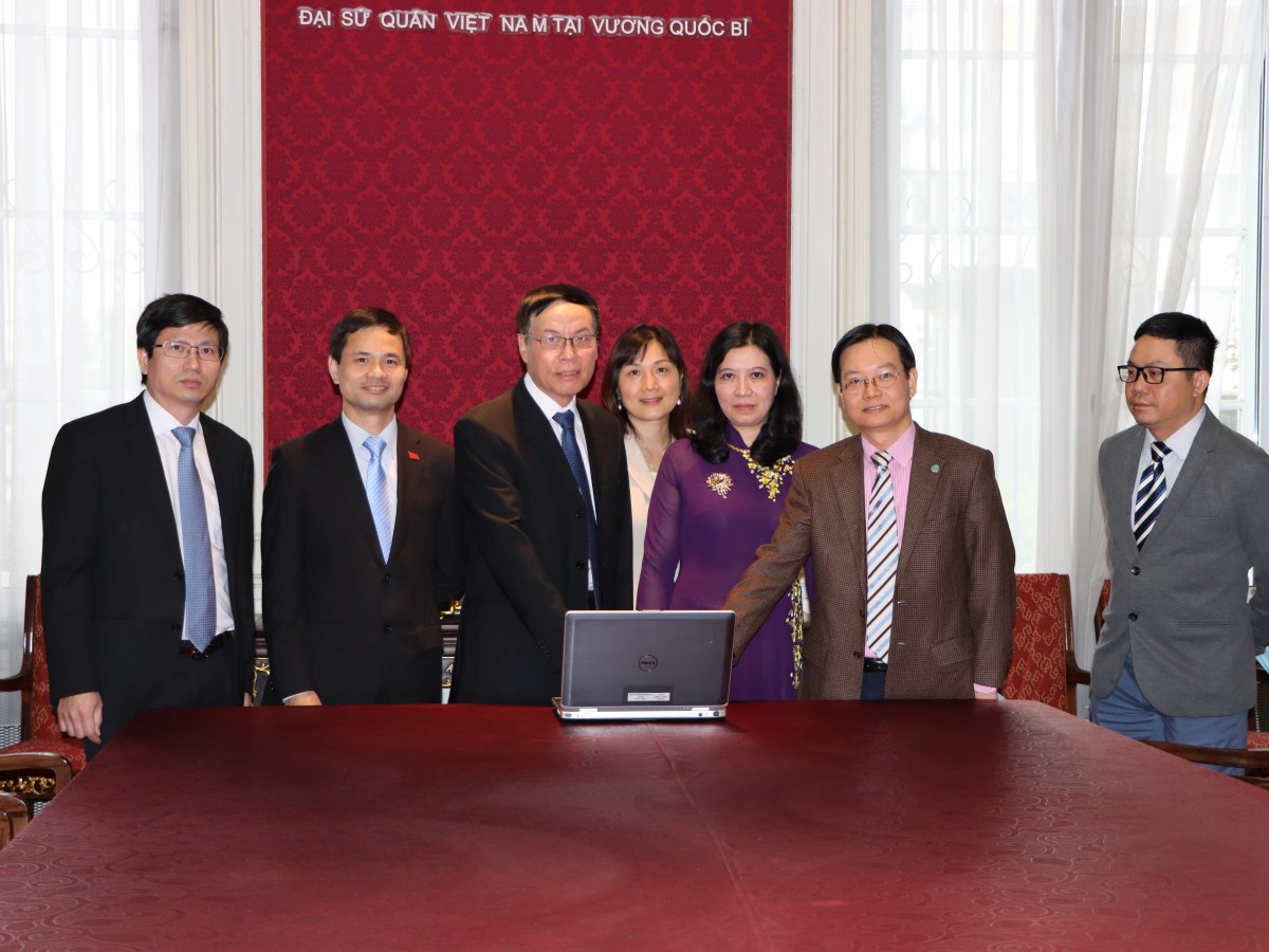 Thương vụ khai trương văn phòng trực&nbsp;tuyến